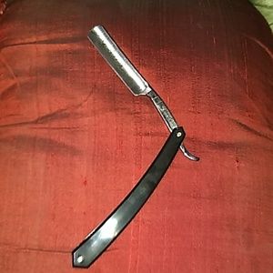 Thiers-Issard (4/8) straight razor black plastic